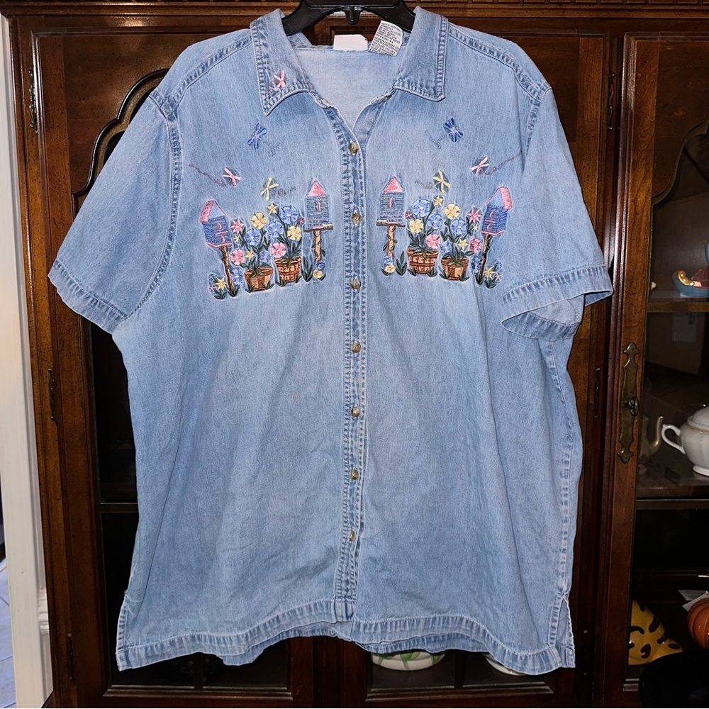 Bobbie Brooks Woman Embroidered Button Down Denim Short Sleeve Shirt Floral